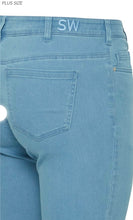 Load image into Gallery viewer, Light Wash Cropped Jeans - Simple Wish
