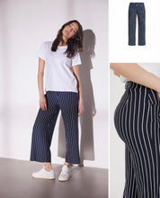 Load image into Gallery viewer, Navy &amp; White Crop - Laurie
