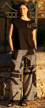 Load image into Gallery viewer, Black T-shirt Flower Detail S26180 - Perruzi
