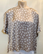 Load image into Gallery viewer, Cream &amp; Sand Print Top - Peruzzi
