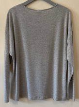 Load image into Gallery viewer, Grey Woman Graphic Top - Paz Torras
