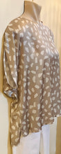 Load image into Gallery viewer, Cream &amp; Sand Print Top - Peruzzi
